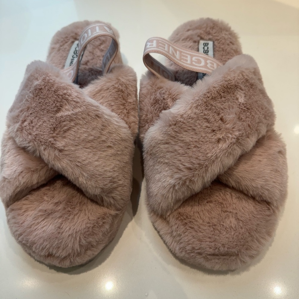 BCBG Soffi womens soft slippers Slip on in pink